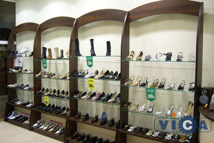 10 Дизайн проект магазина обуви со стеклянными стеллажами Ринг