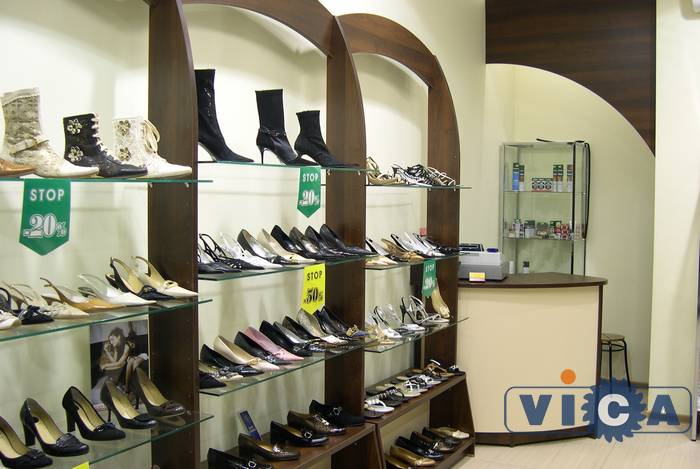 10 Дизайн проект магазина обуви со стеклянными стеллажами Ринг