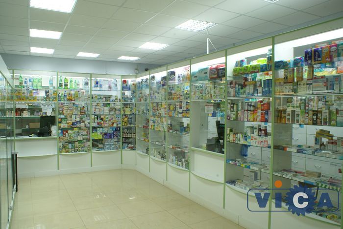 Дизайн аптеки разработан на основе стандартных моделей торговой мебели
