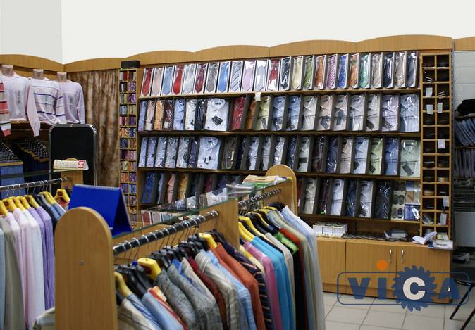  торговое оборудование для одежды изготавливается на заказ в течение 2 рабочих недель с момента получения денег, магазин мужских рубаше монтировался в торгово-ярмарочном комплексе Москва.