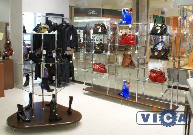 Оборудование для обувных магазинов на основе изделий 20 серии торговой мебели Ринг - прекрасная возможность оборудовать центр зала и зону возле входа в магазин.