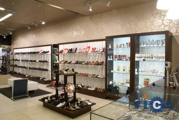Стеллажи и витрины обувных магазинов магазинов &quot;Аскания&quot; выполнены из различных материалов: ДСП, МДФ, массива дерева и стекла.