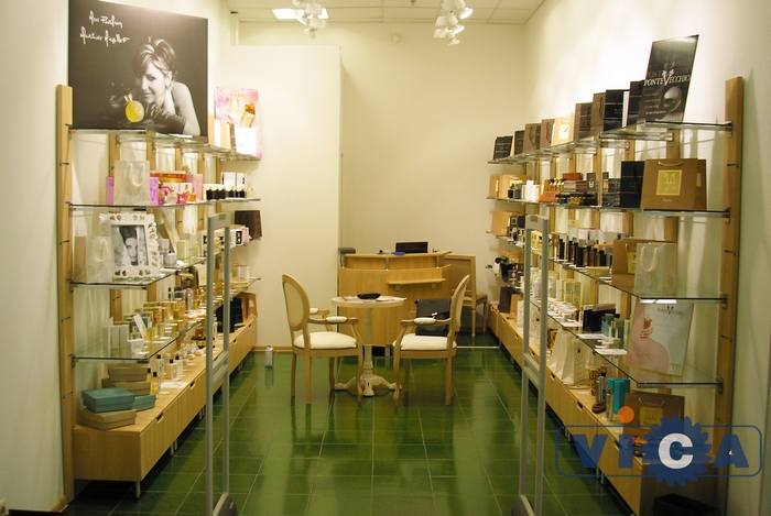 02 Мебель для магазина косметики и парфюмерии