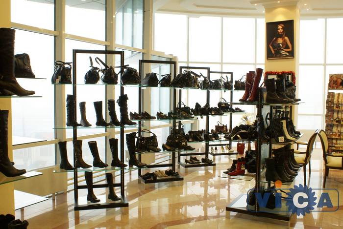  Стеллажи для обуви 19 серии торговой мебели Камелия выполнены из массива ценых пород дерева  - бука.